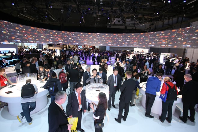 Face-to-Face Isn't the Only Way to Network at a Trade Show. Use Social Media to Draw Crowds.